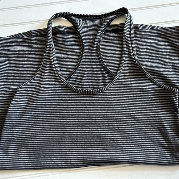 LULULEMON womens size 6 stripped racer back tank top - Picture 8 of 9